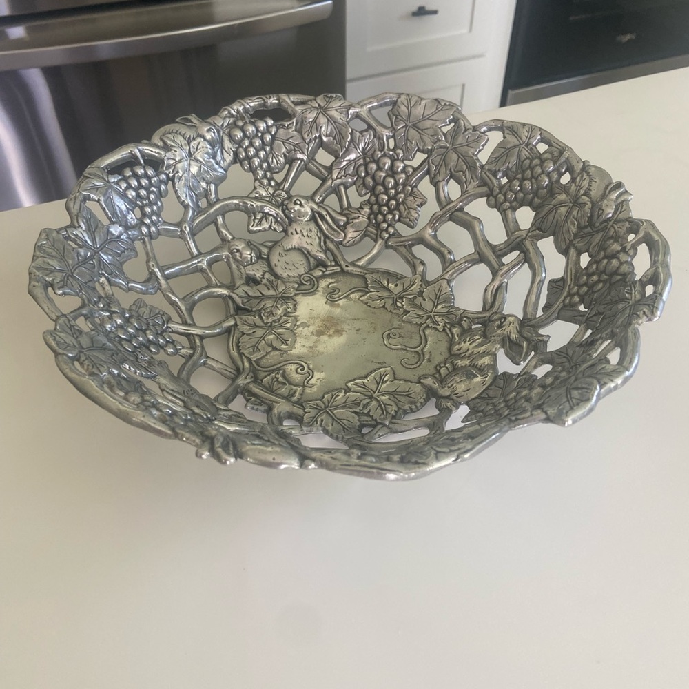 Arthur Court 1996 Rabbit/ grapevine decorated bowl